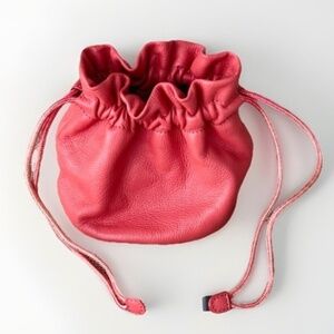Levenger Harper Leather Pouch Coral : Travel